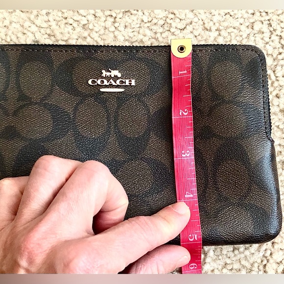 Coach (Corner) LRG Double Zip Wristlet/ Wallet w/ Coach paper gift bag included - Picture 7 of 15